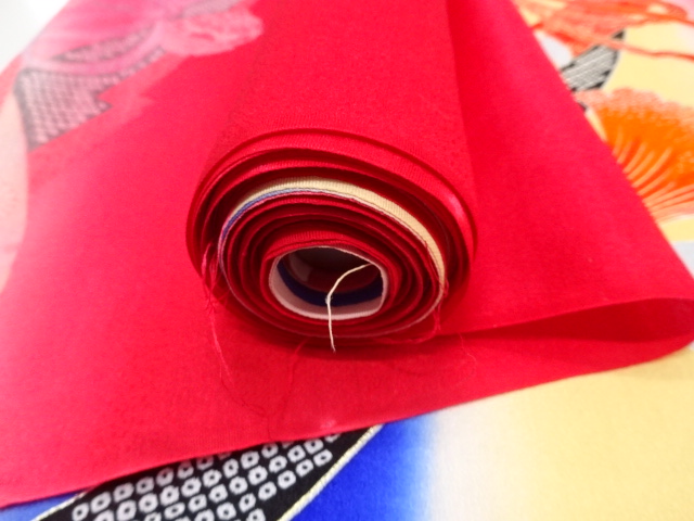  アンティーク　鈴に草花・蝶模様　はぎれ反物